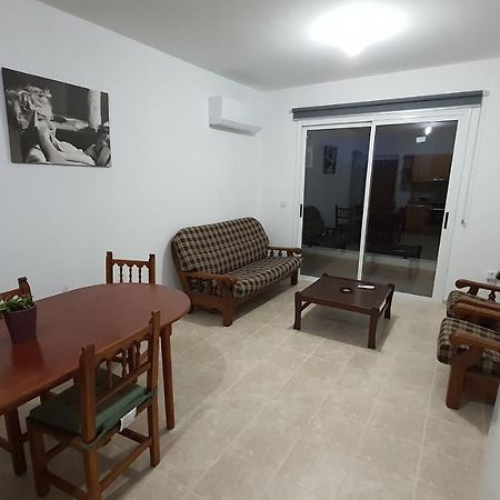Lovely Apartment At The City Center Of Paphos Extérieur photo