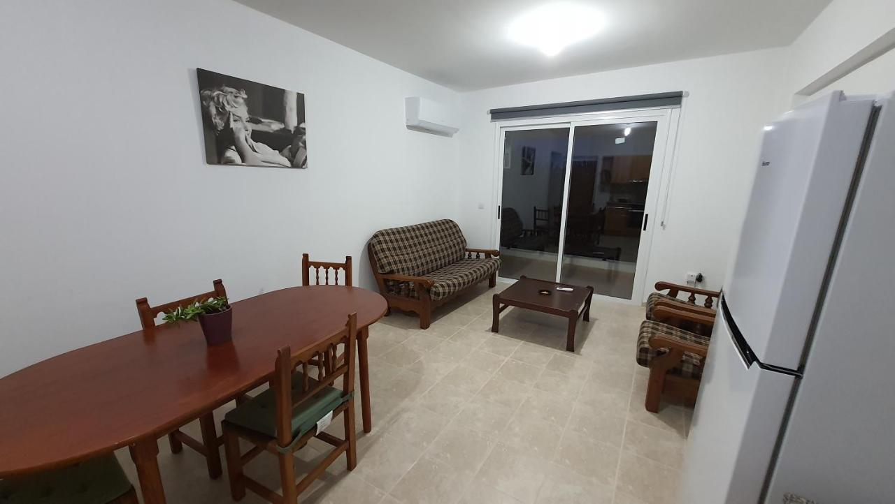 Lovely Apartment At The City Center Of Paphos Extérieur photo